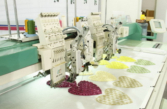 Trang phục váy bằng vi tính phẳng cuộn thêu máy với thiết bị sequin