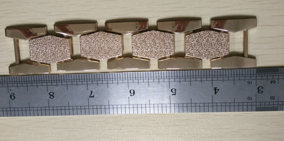 Lớp phủ Golden Metal Trang trí Trim Bar Đối May Và Belt