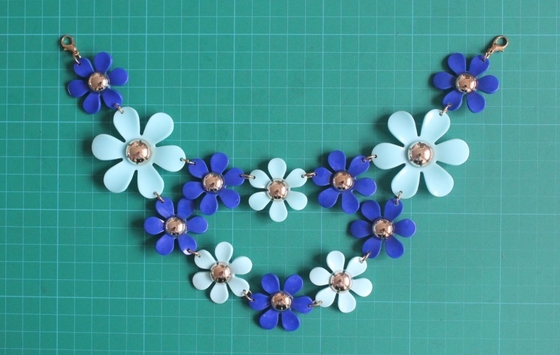 Flower ABS nguyên liệu handmade vòng cổ với clip tôm hùm vàng, Dark blue màu xanh và ánh sáng