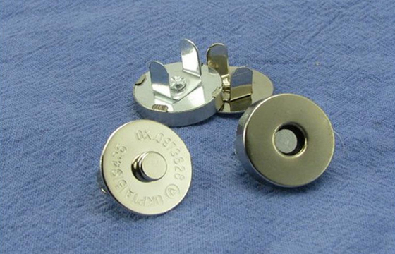 nút kim loại khóa chụp fastener châm nút từ bảng trắng niken mạnh